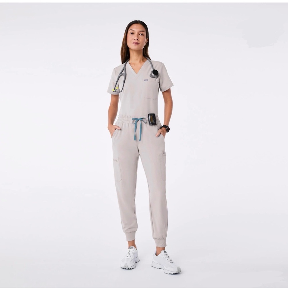 FIGS | Scrub Top & Jogger Scrub Pant Set